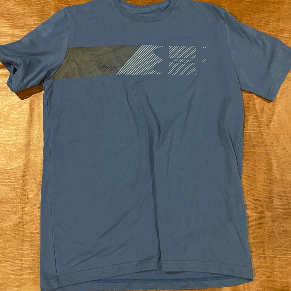 Adult Medium Under Armor shirt